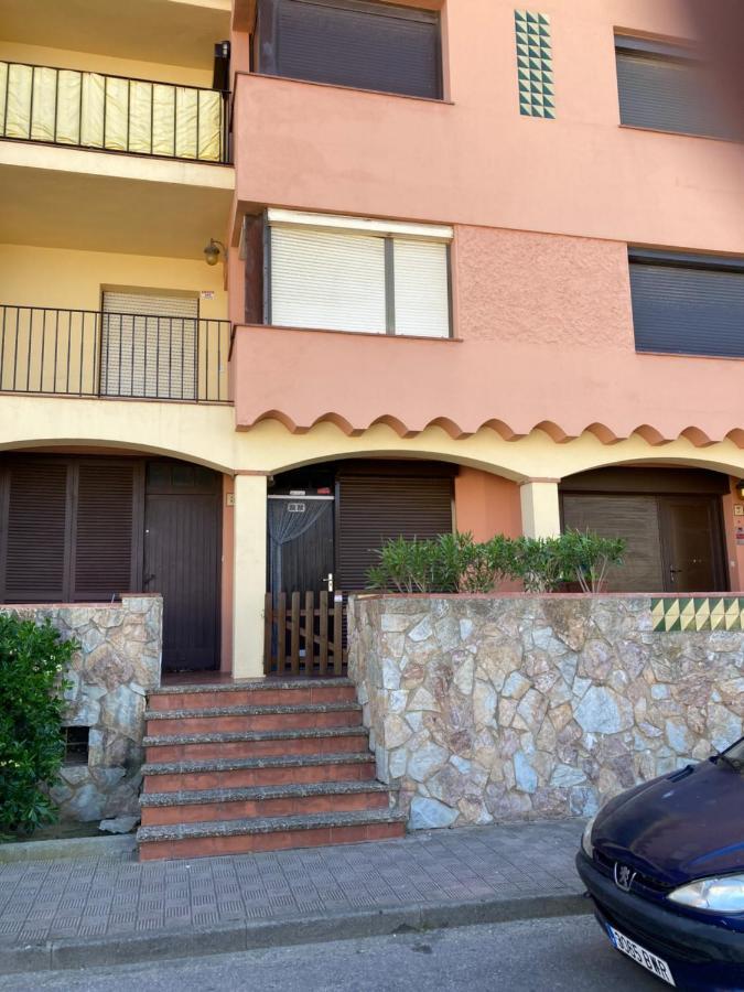 Tres Bel Appartement Entierement Renove 艾姆布里亚布拉瓦 外观 照片