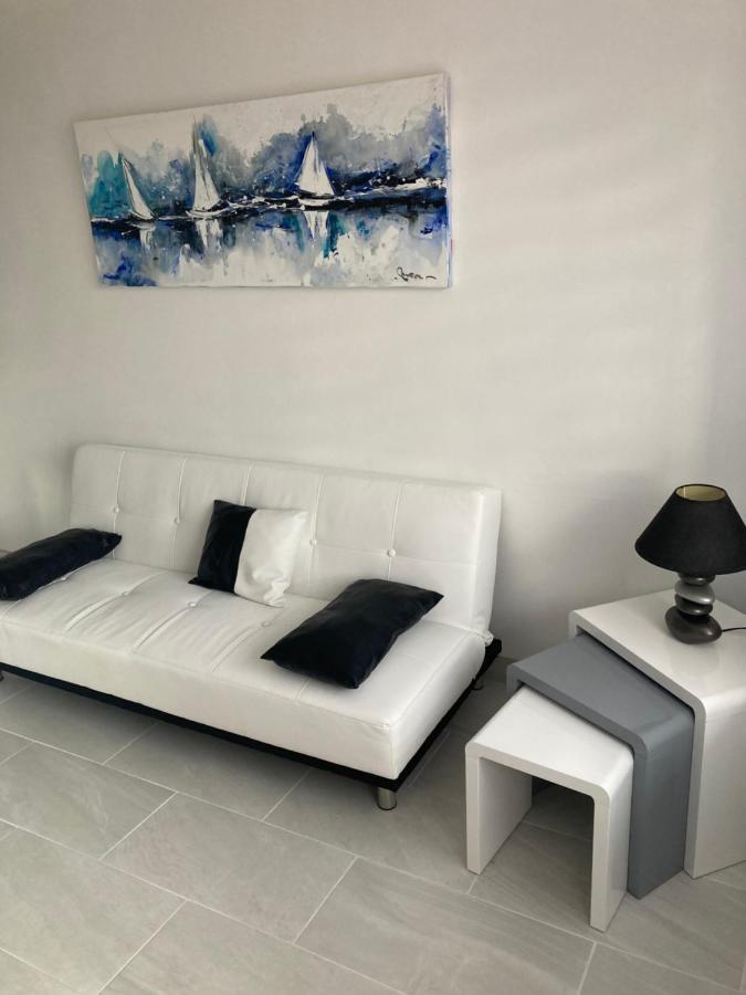 Tres Bel Appartement Entierement Renove 艾姆布里亚布拉瓦 外观 照片