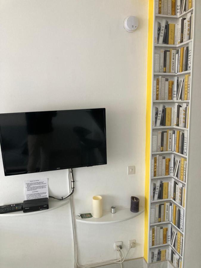 Tres Bel Appartement Entierement Renove 艾姆布里亚布拉瓦 外观 照片