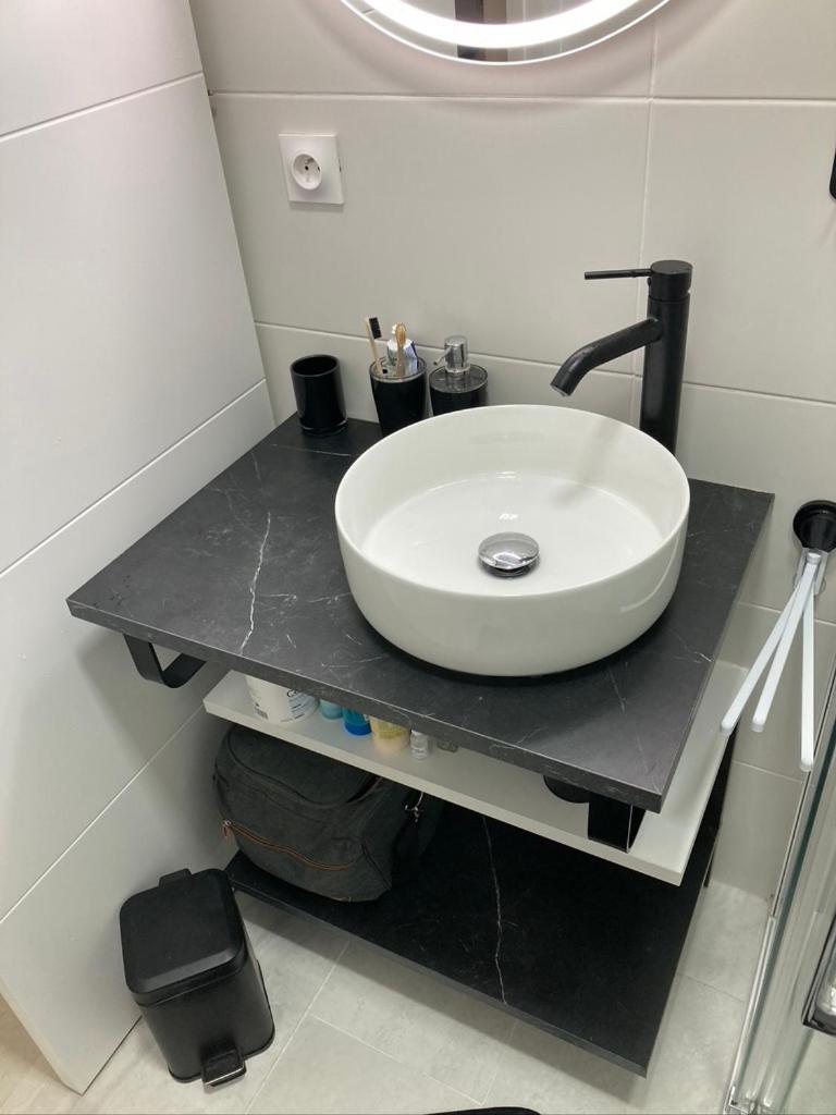 Tres Bel Appartement Entierement Renove 艾姆布里亚布拉瓦 外观 照片