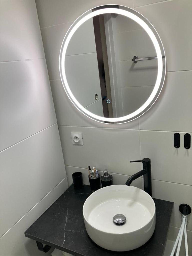 Tres Bel Appartement Entierement Renove 艾姆布里亚布拉瓦 外观 照片